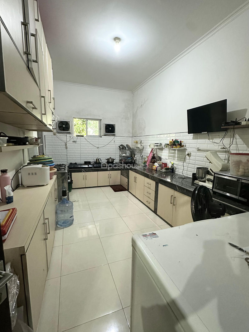 Kencana Loka BSD Blok J1 No.20