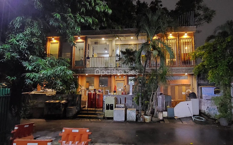 Jalan Danau Matana