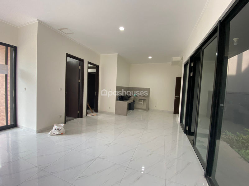 Perumahan Suvarna Sutera Cluster Flavio No.5