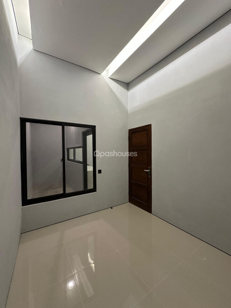 SM Townhouse No.147