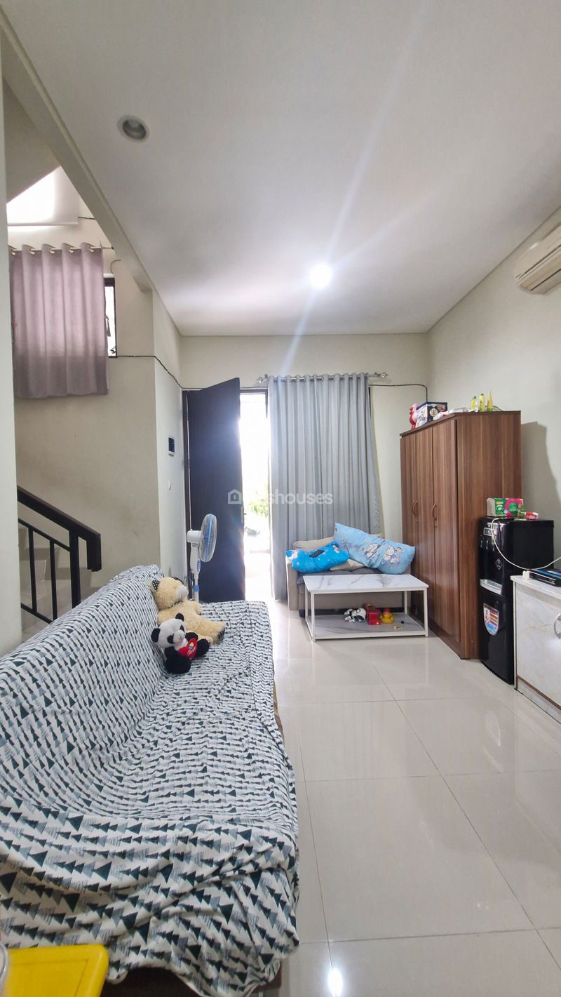 Cluster Woodchester Kota Deltamas Blok F No.8