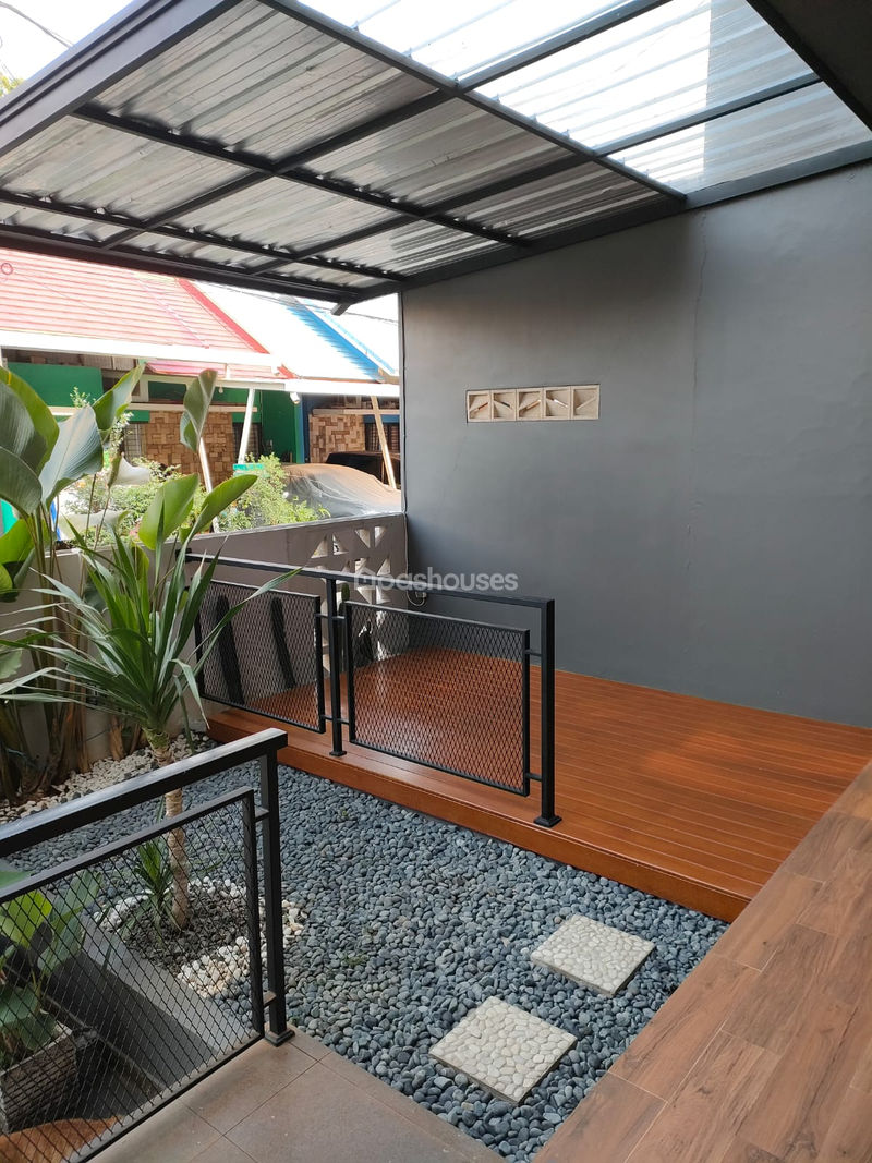 Puri Flamboyan Town House No.11