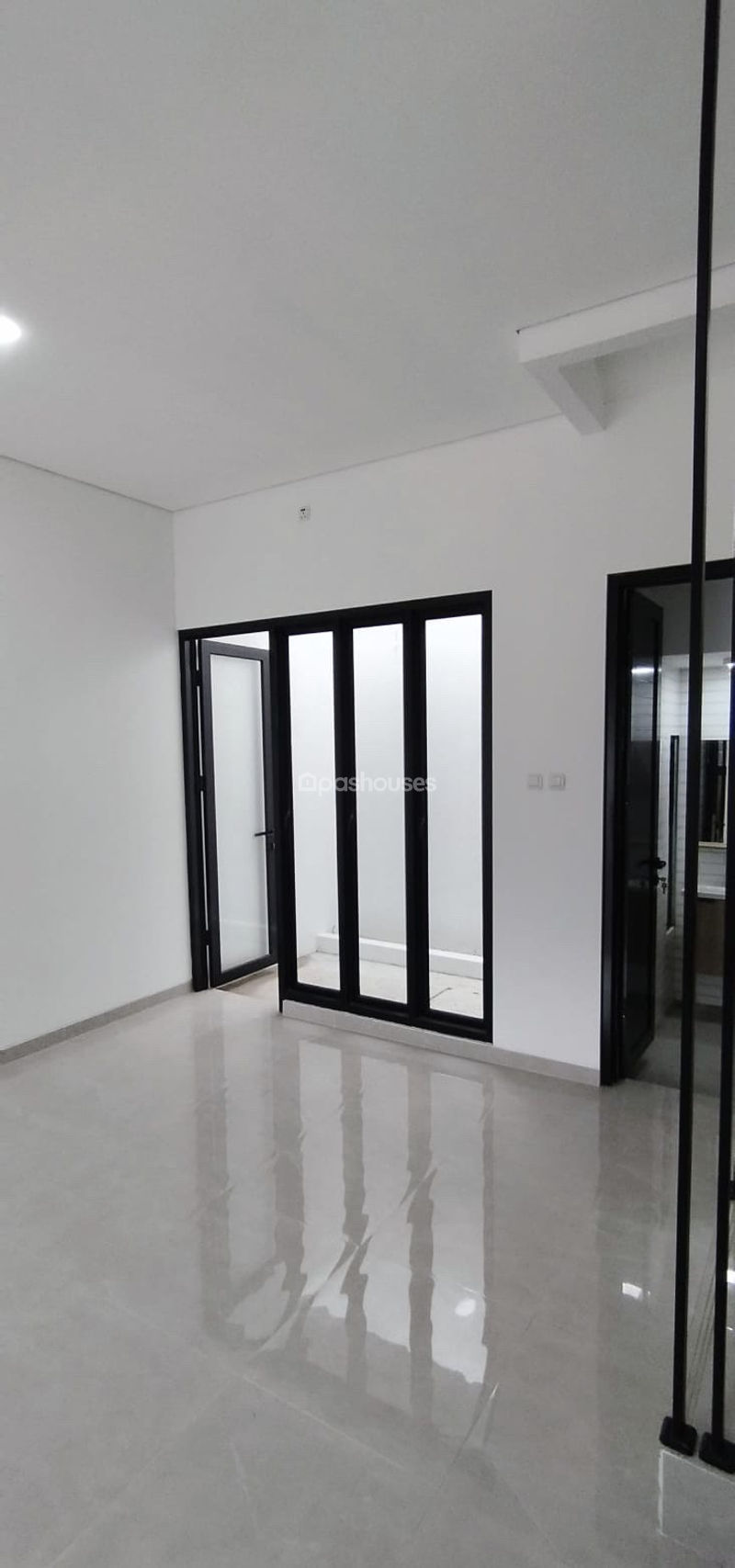 Perumahan Dukuh Zamrud Blok E8 No.29