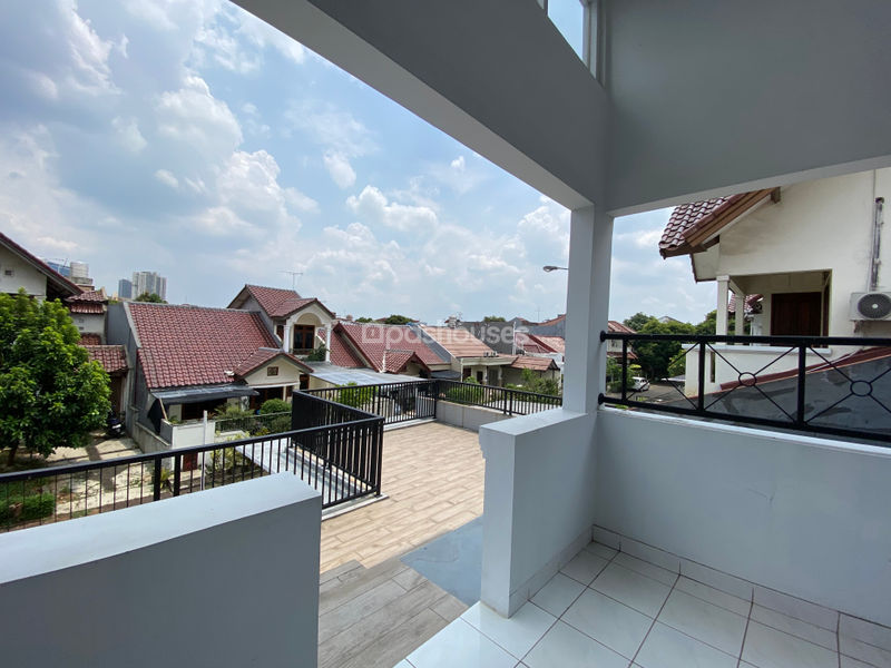 Perumahan Raffles Hills Cibubur