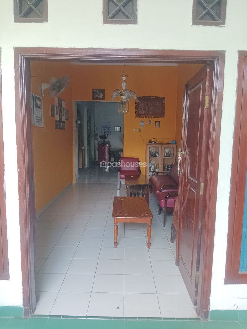 Jalan Kemuning 1 Tangerang Blok E3 No.12