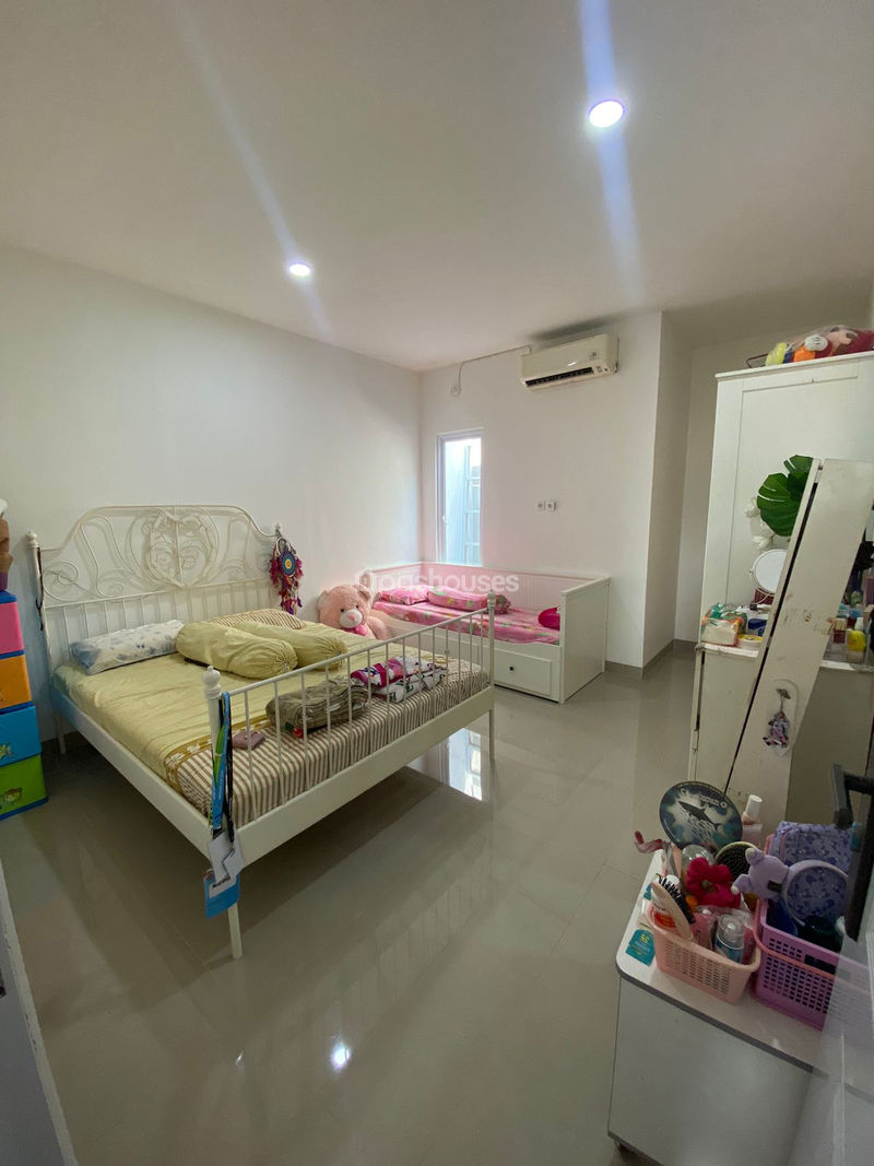 Perumahan Kembangan No.5B
