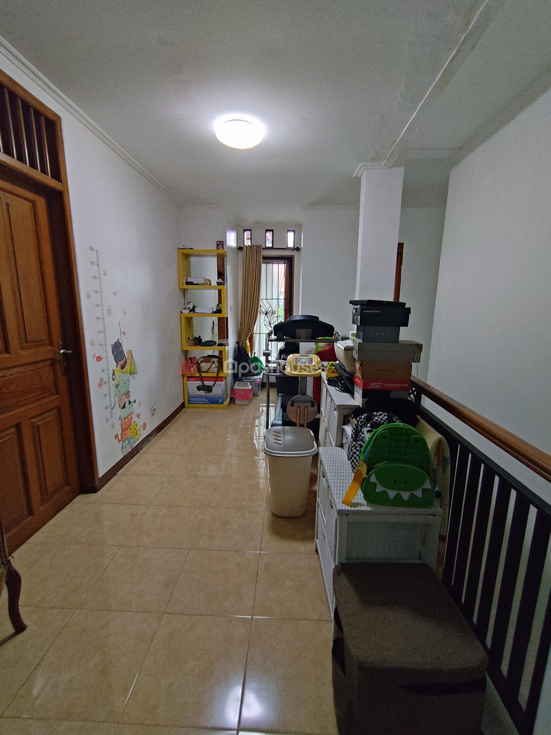 Jalan Larinda Raya Barat Tangerang