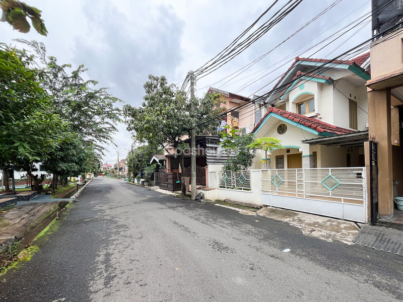 Jalan Edelweis Tengah Blok B1