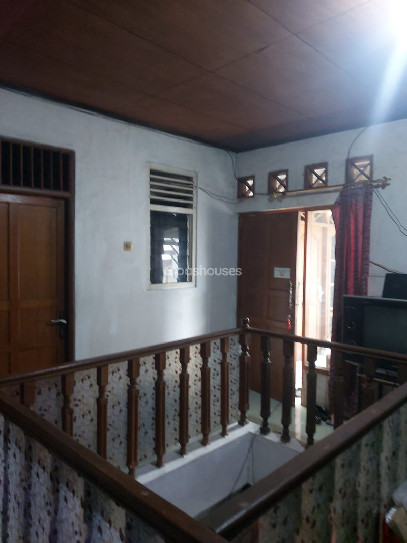 Jalan Teratai Putih 1