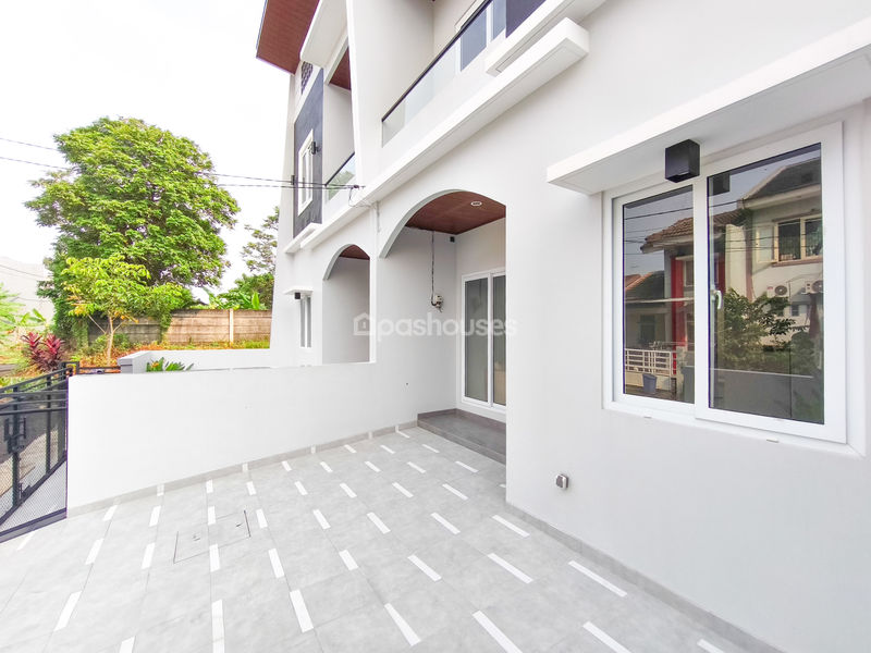 Jalan Kelapa Molek 3 Sektor 8B Blok FA5 No.6