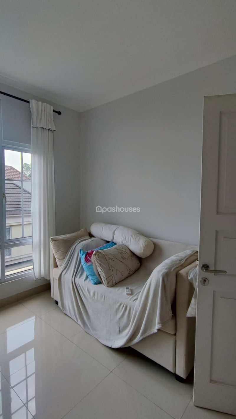Omaha Village by Paramount No.57