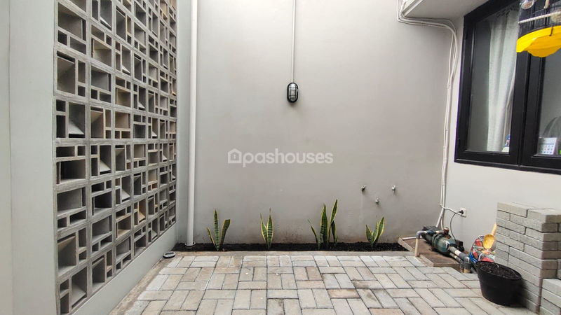 Puri Flamboyan Town House No.11