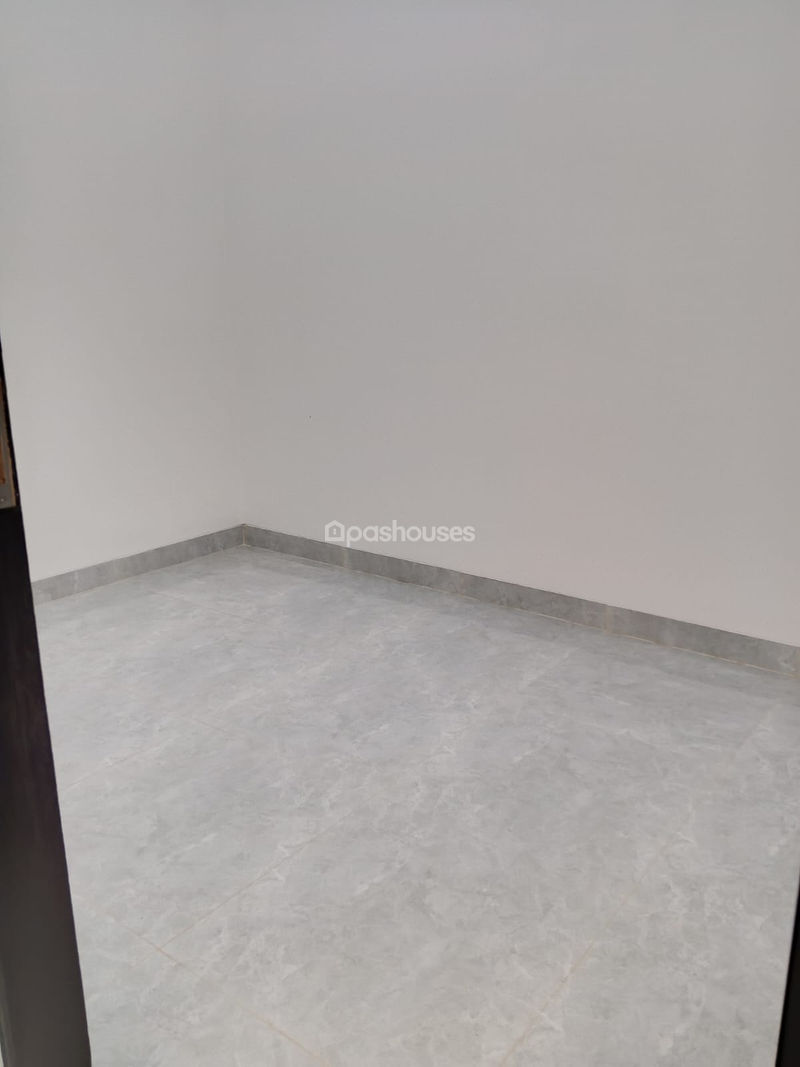 Perumahan Bukit Waringin, Blok E3 No.8 