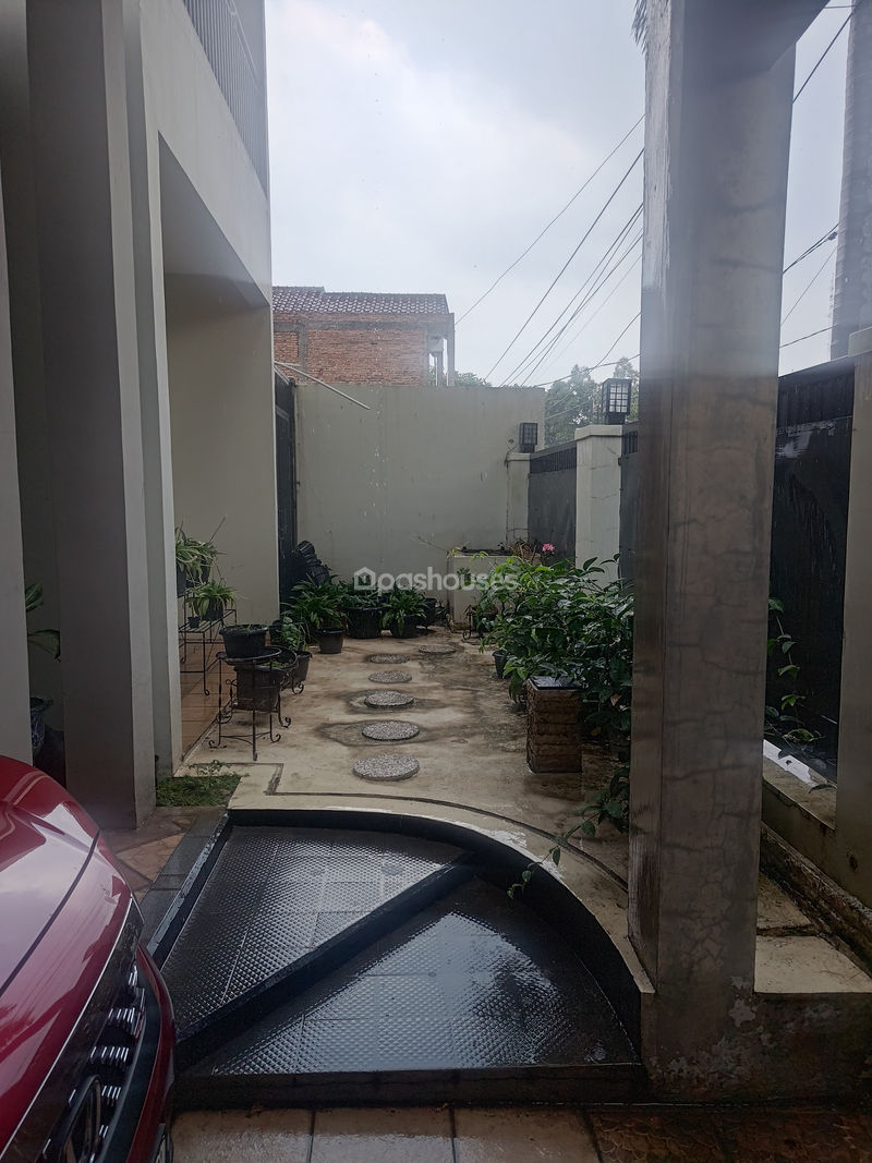 Jalan Larinda Raya Barat Tangerang