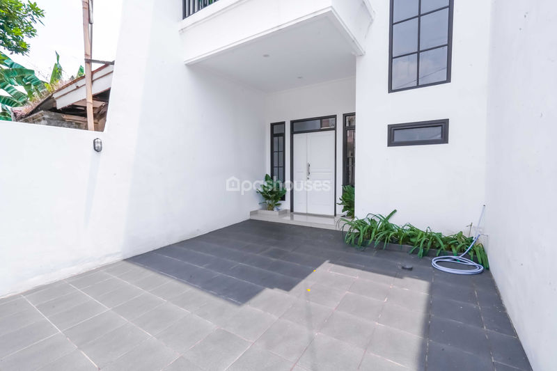 Komplek Megapolitan Cinere Blok J No.334 