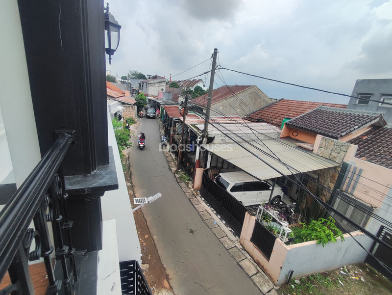 Jalan Cahaya Titis