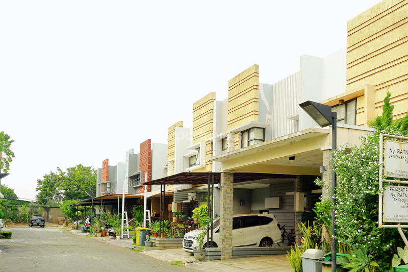 Greenwoods Residence