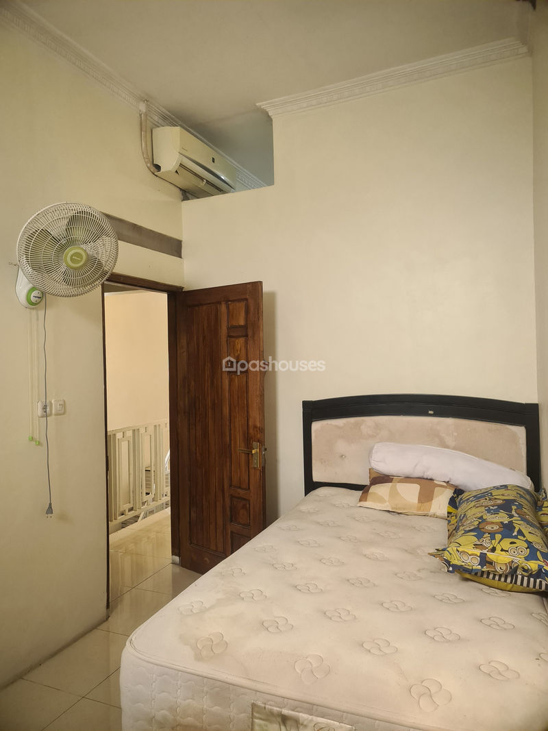 Perumahan Mutiara Gading Riviera Blok B8 No.18