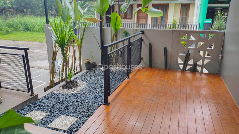 Puri Flamboyan Town House No.11
