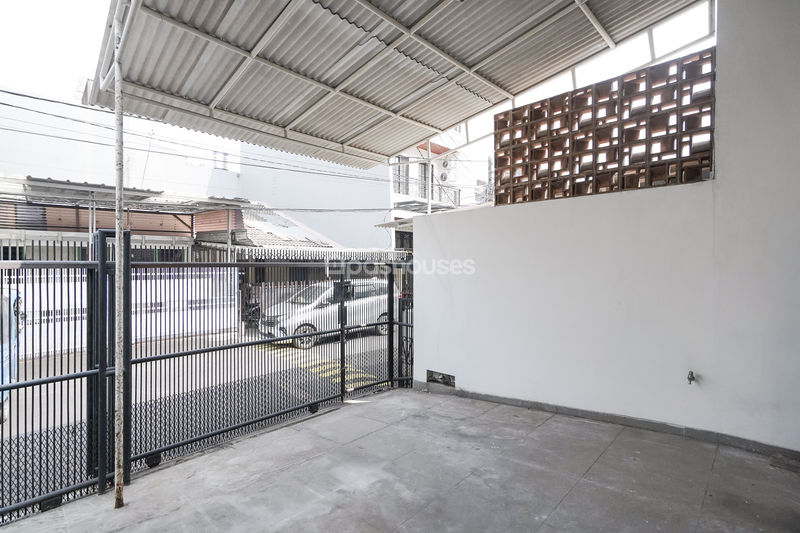 Jalan Kelapa Cengkir Barat VI Blok FN2 No.8