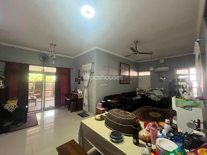 Jalan Bunga Sakura XVI Blok V No.17 