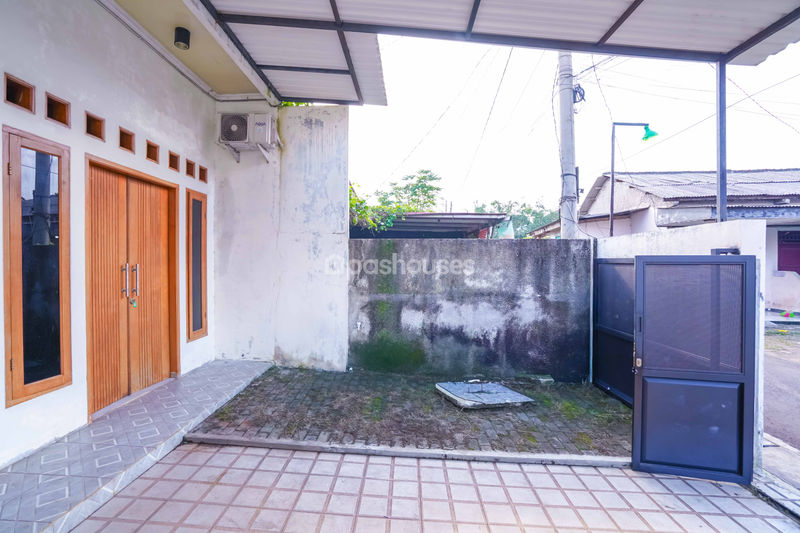 Jalan Makam Pule Depok