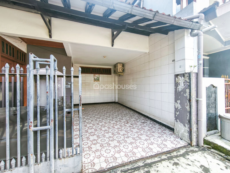 Jalan Taman Sari Blok L