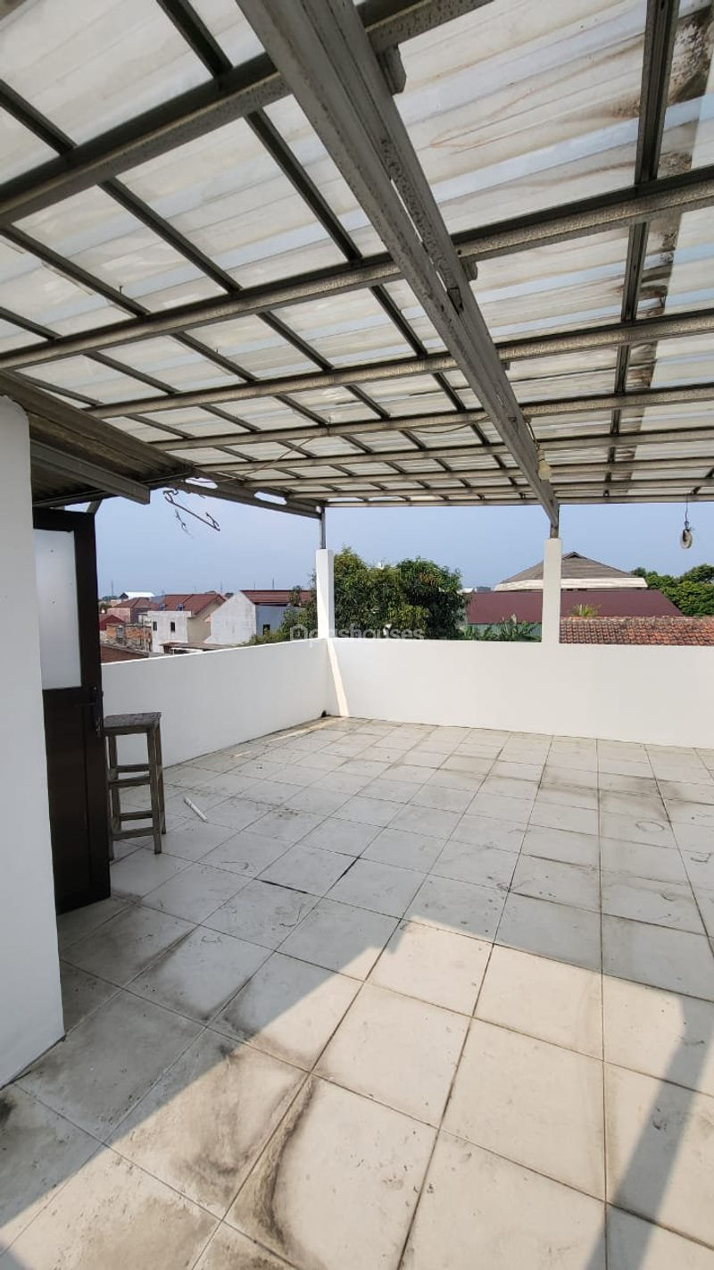 Jalan Tanah Merdeka Ciracas