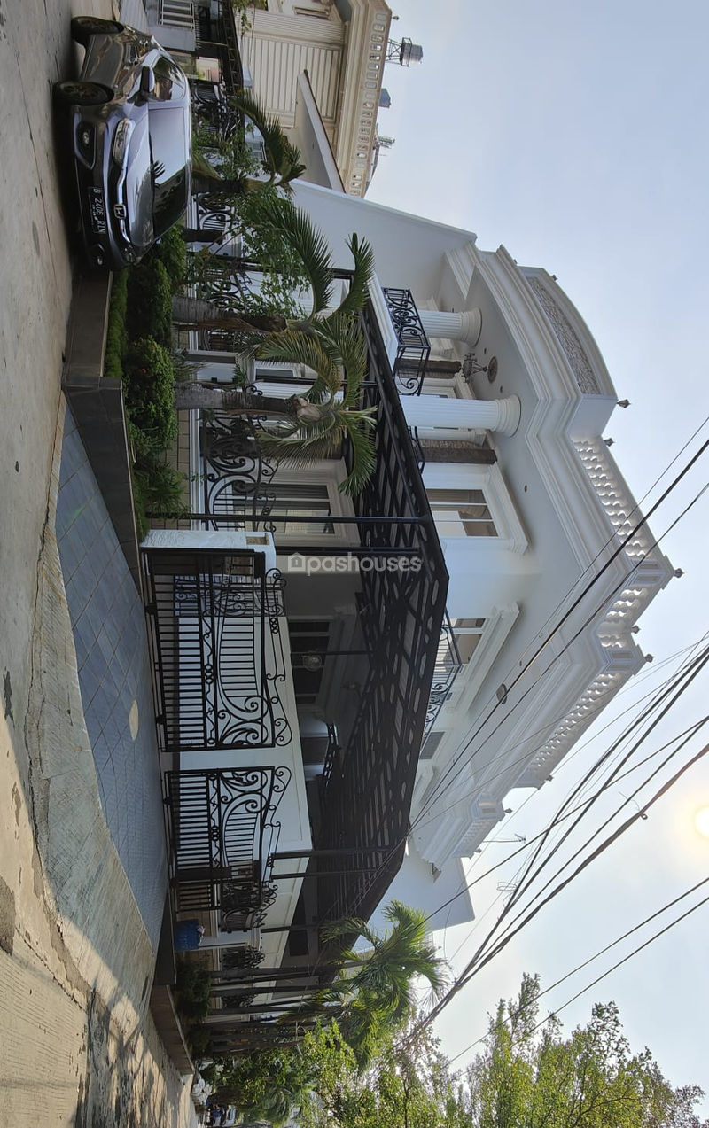 Jalan Pluit Kencana IV no.15