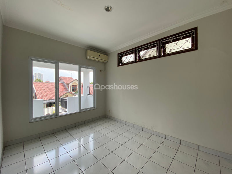 Perumahan Raffles Hills Cibubur