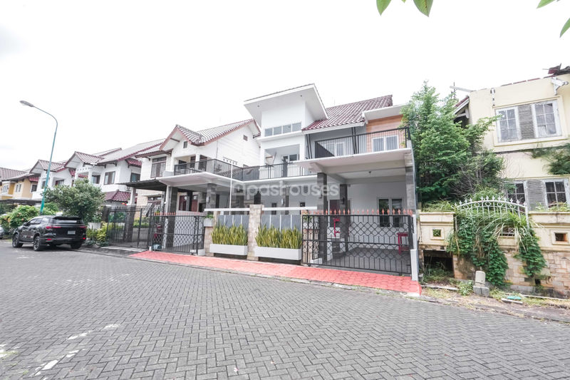 Perumahan Raffles Hills Cibubur