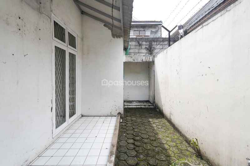 Jalan Manunggal II No. 8B, Komplek Kodam Jatiwaringin