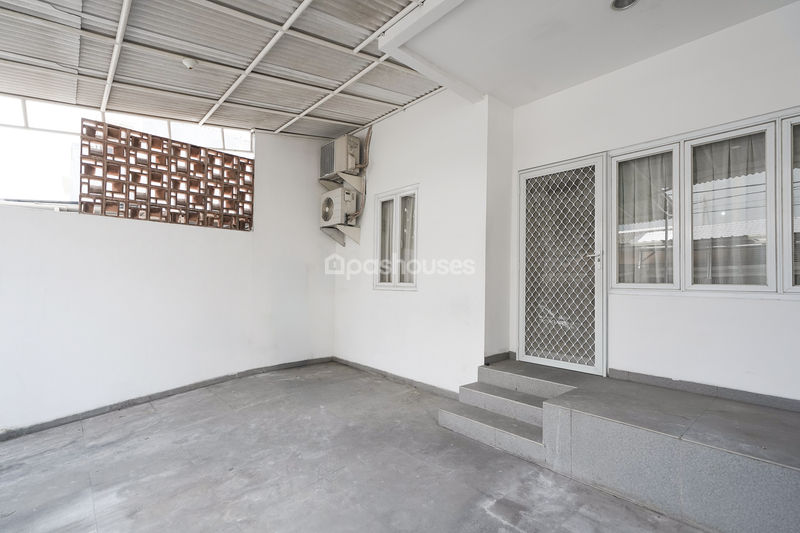 Jalan Kelapa Cengkir Barat VI Blok FN2 No.8