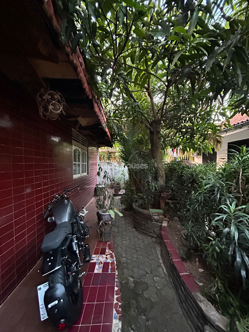 Gg. H. Aselan no. 61 rt002/015 Jatiwaringin