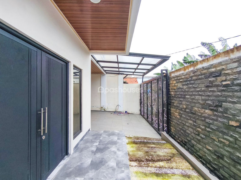 Jalan Kristal No.12