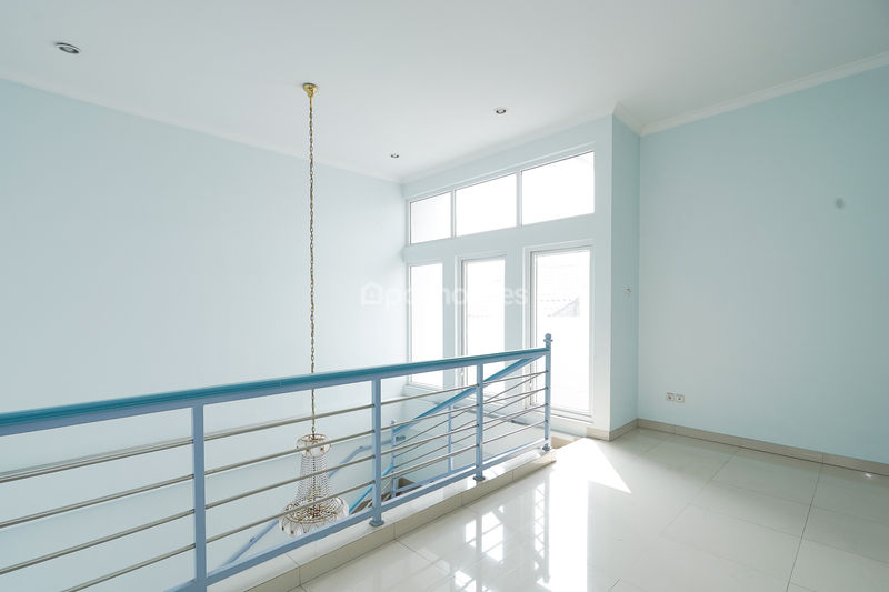 Jalan Sapphire Raya Blok A No. 26 Bekasi