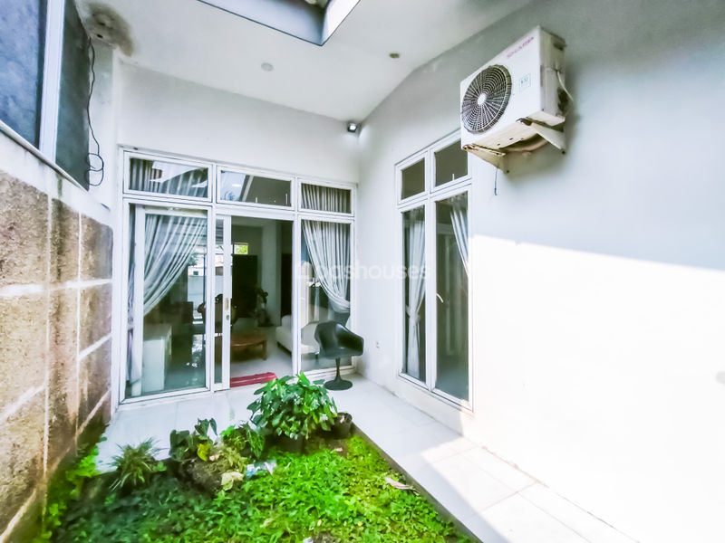 Perumahan Mampang Hills Residence