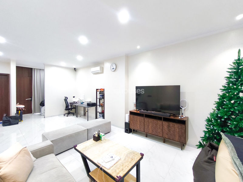 Perumahan Suvarna Sutera Cluster Andara