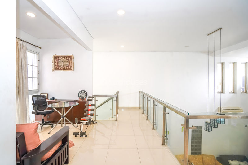 Komplek Tanjung Barat Indah Blok U No.8