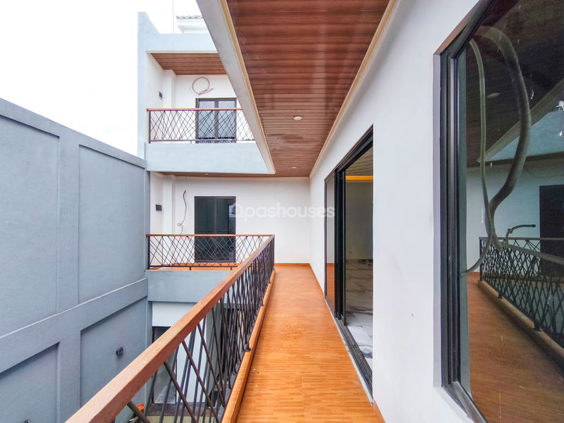 Jalan Kristal No.12