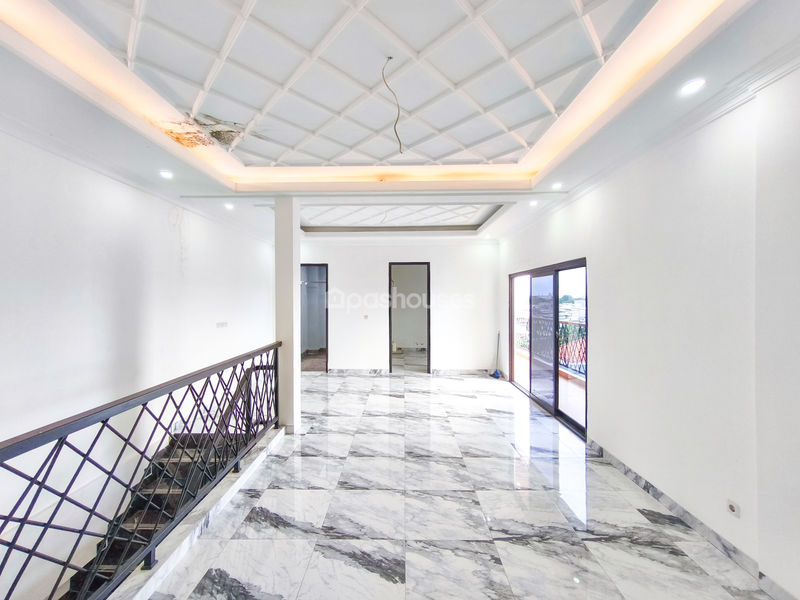 Jalan Kristal No.12