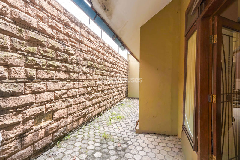 Jalan Mawar No. 9