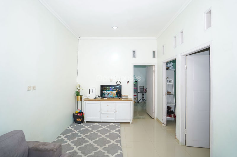 Perumahan Diamond Lake Side Blok G No.6