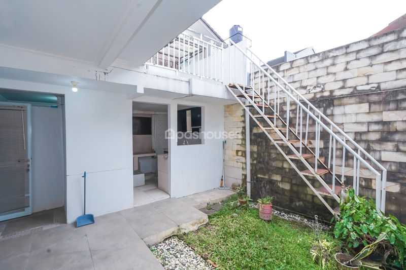 Jalan Lestari VI No.18A