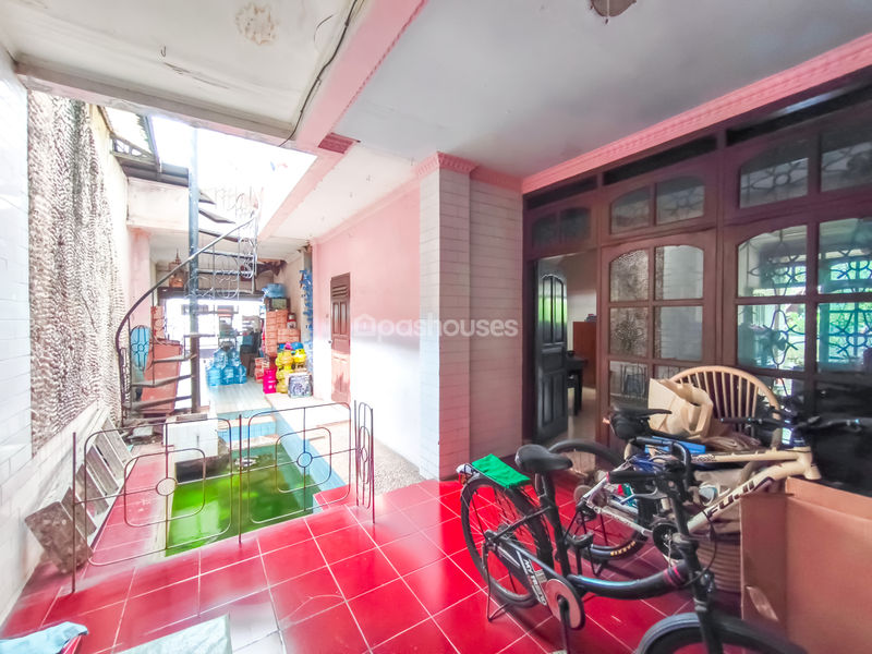 Jalan Markisa Blok E1 No.20-21 Cipayung