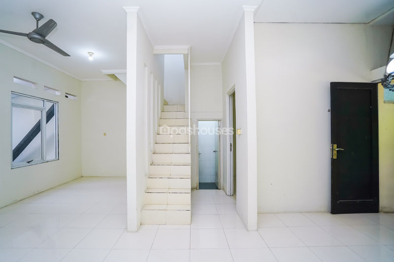 Perumahan Rose Garden Residence Blok A No. 8