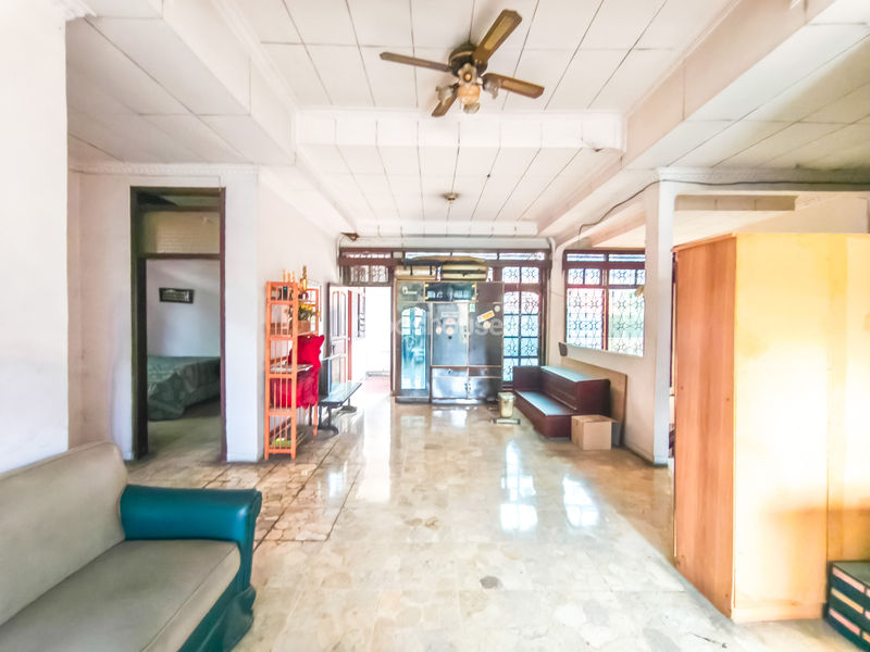 Jalan Markisa Blok E1 No.20-21 Cipayung