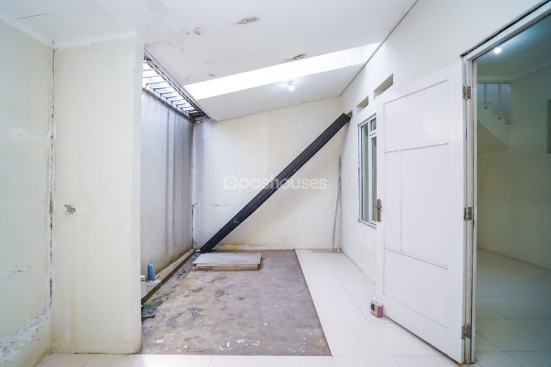 Perumahan Rose Garden Residence Blok A No. 8