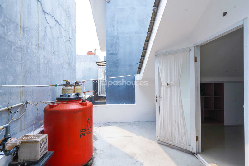 Jalan Pesona Cinere Residence