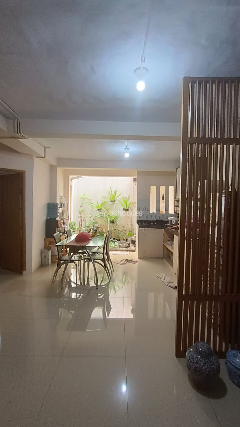 Jalan Taman Hibrida Pondok Kelapa